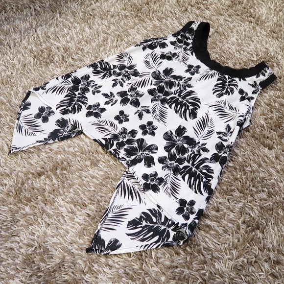NWOT bongo black and white tropical patterned top - Picture 6 of 8